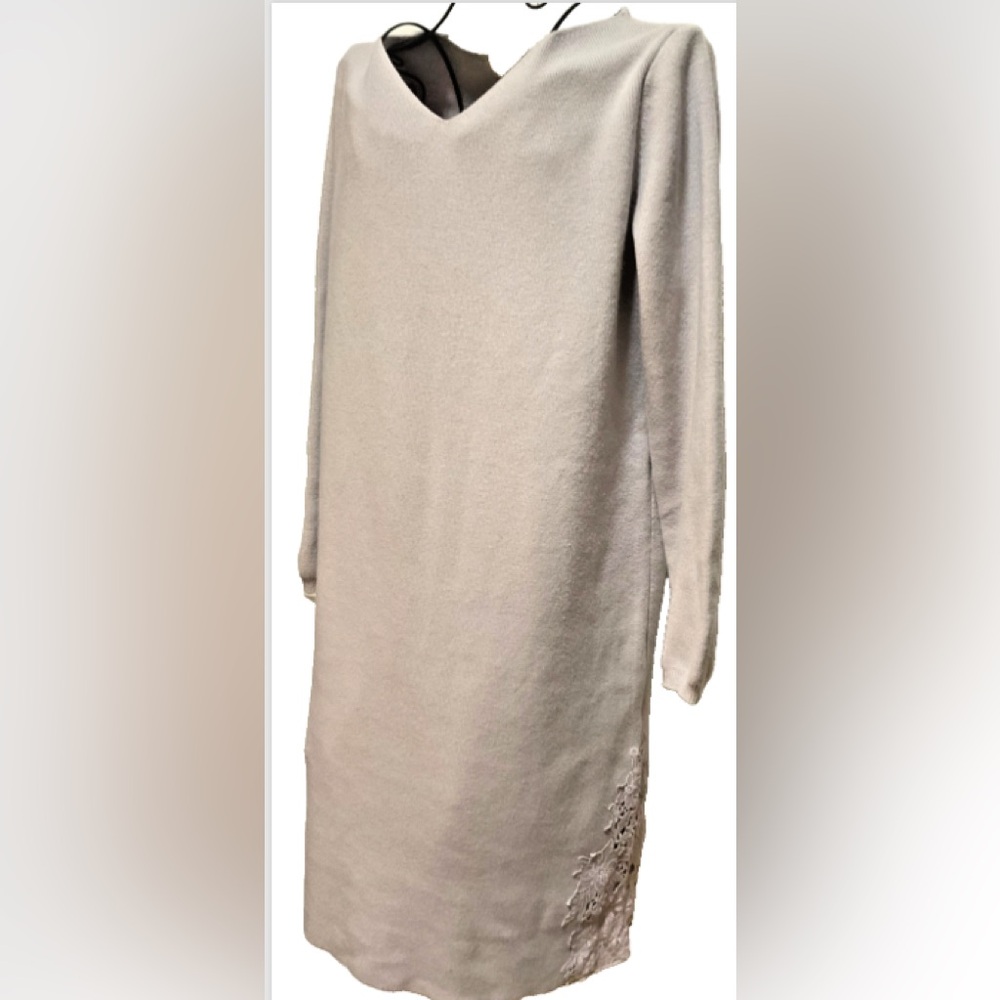 LAISSE PASSE Mauve Dress with Embroidered & Rhinestone Accents women’s size 38